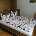 아파트 Kastanienhof 뤼벤
